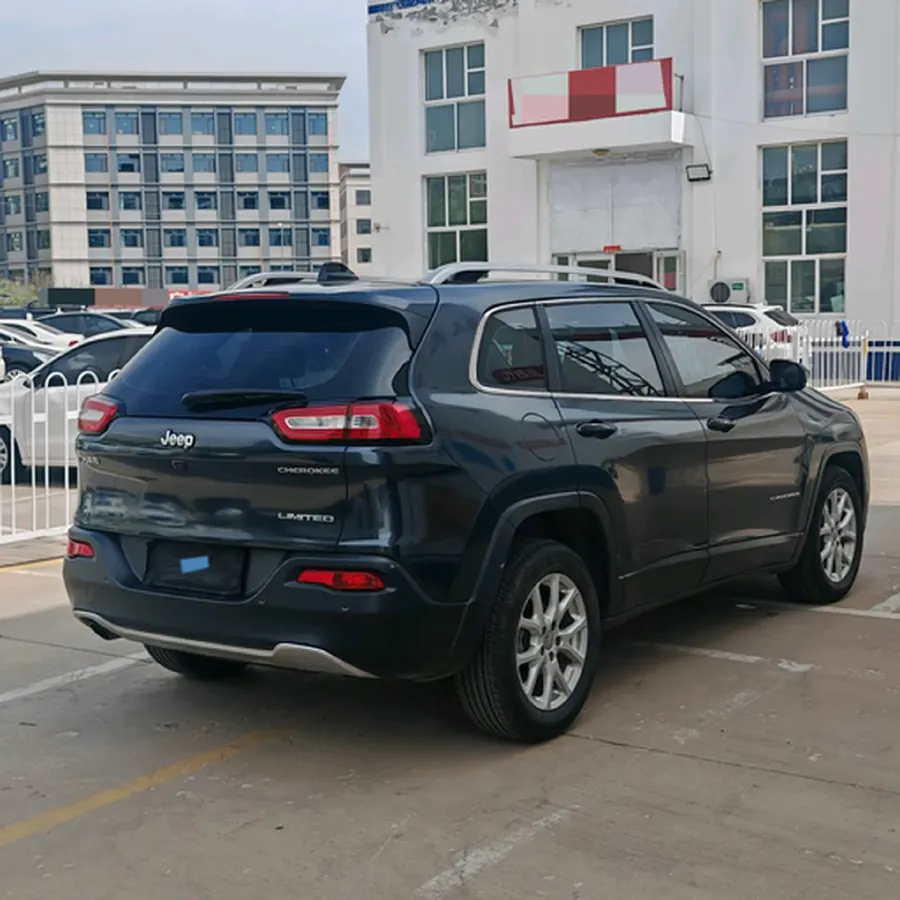 2017 Jeep Cherokee 2.0L 155HP L4 9AT,autocango,china used car exporter,china ev exporter,chinese used car exporter,chinese used ev exporter