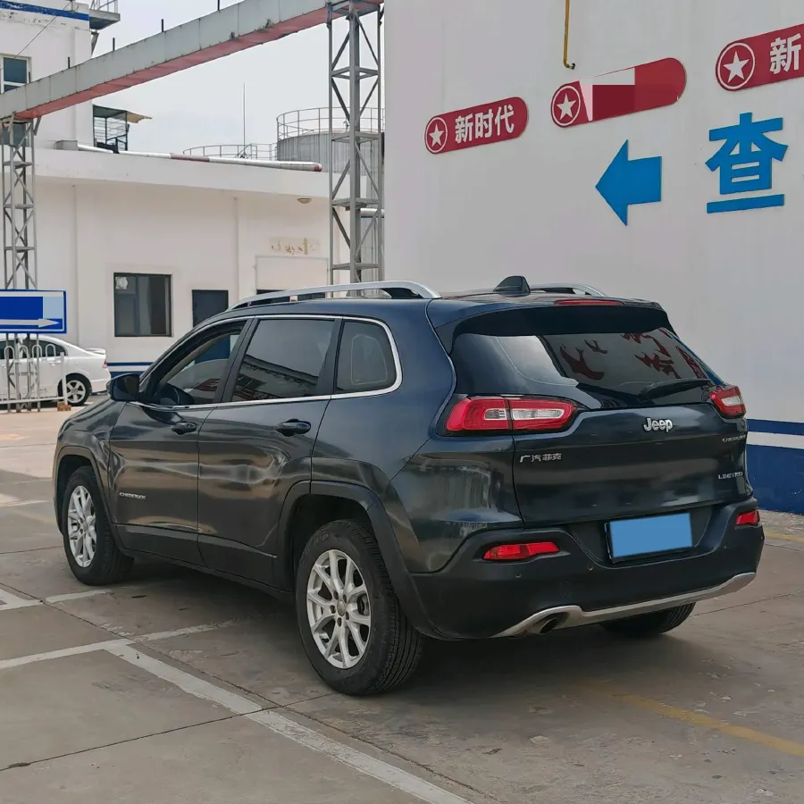 2017 Jeep Cherokee 2.0L 155HP L4 9AT,autocango,china used car exporter,china ev exporter,chinese used car exporter,chinese used ev exporter