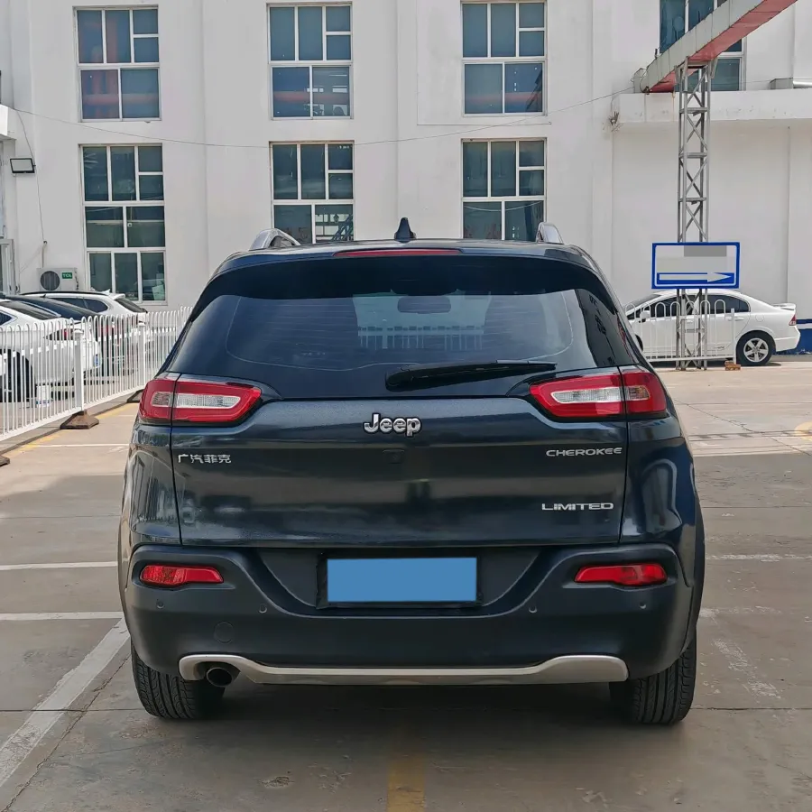 2017 Jeep Cherokee 2.0L 155HP L4 9AT,autocango,china used car exporter,china ev exporter,chinese used car exporter,chinese used ev exporter