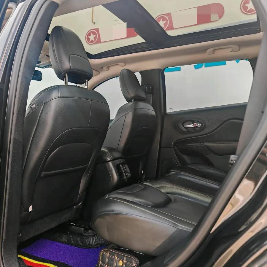 2017 Jeep Cherokee 2.0L 155HP L4 9AT,autocango,china used car exporter,china ev exporter,chinese used car exporter,chinese used ev exporter