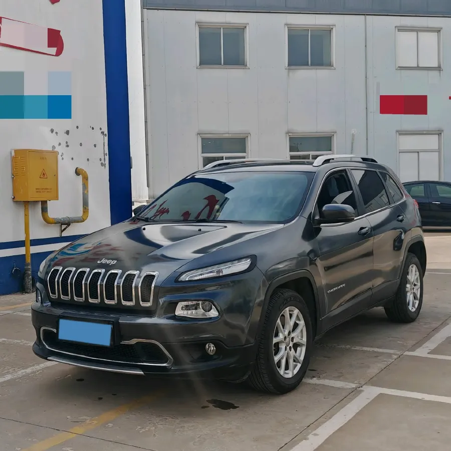 2017 Jeep Cherokee 2.0L 155HP L4 9AT,autocango,china used car exporter,china ev exporter,chinese used car exporter,chinese used ev exporter