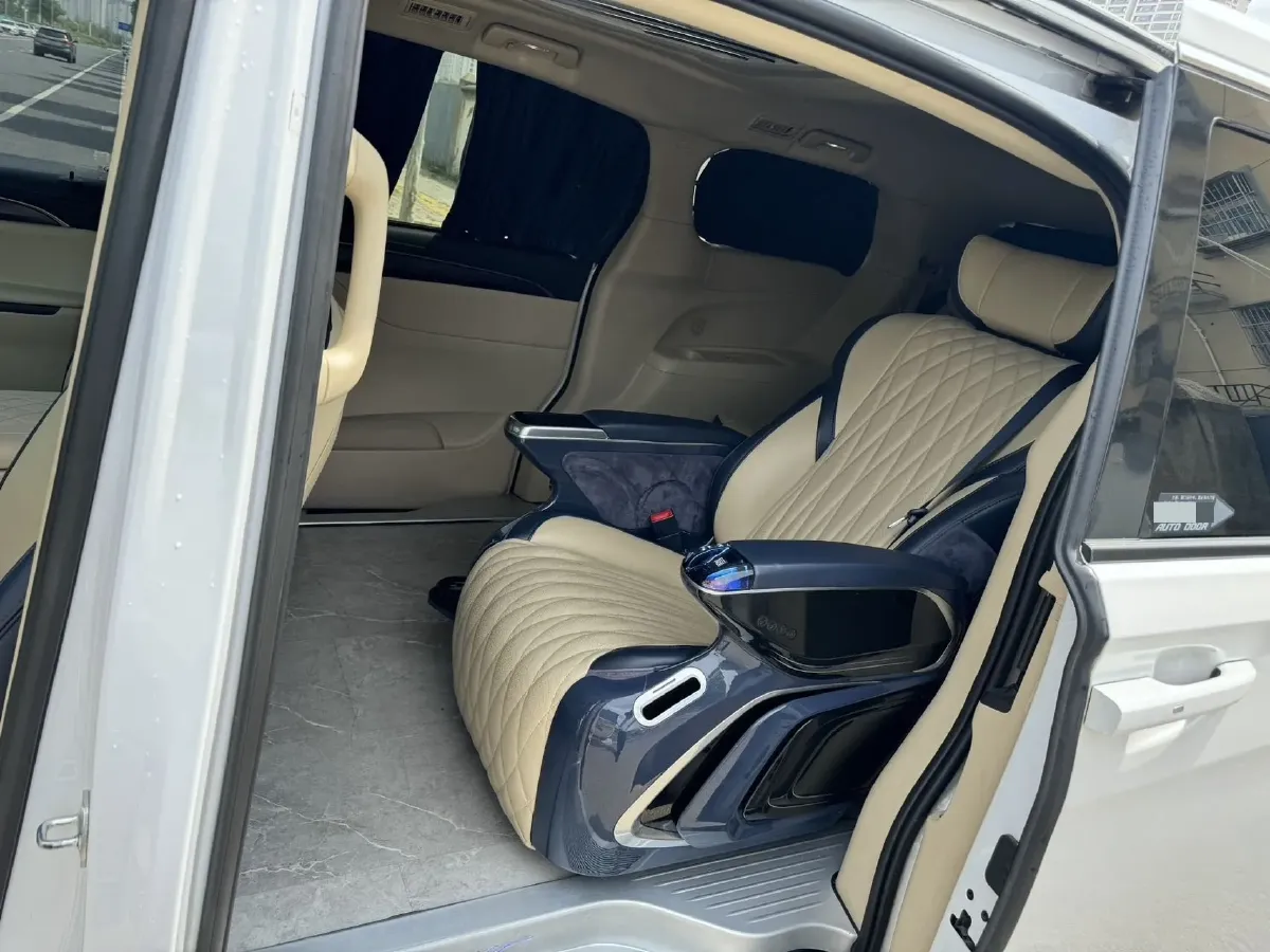 2022 Buick GL8 2.0T 237HP L4 9AT,autocango,china used car exporter,china ev exporter,chinese used car exporter,chinese used ev exporter