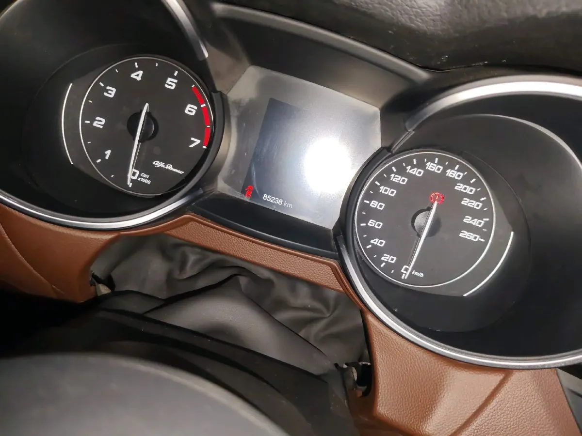 2017 Jaguar XE 2.0T 240HP L4 8AT,autocango,china used car exporter,china ev exporter,chinese used car exporter,chinese used ev exporter