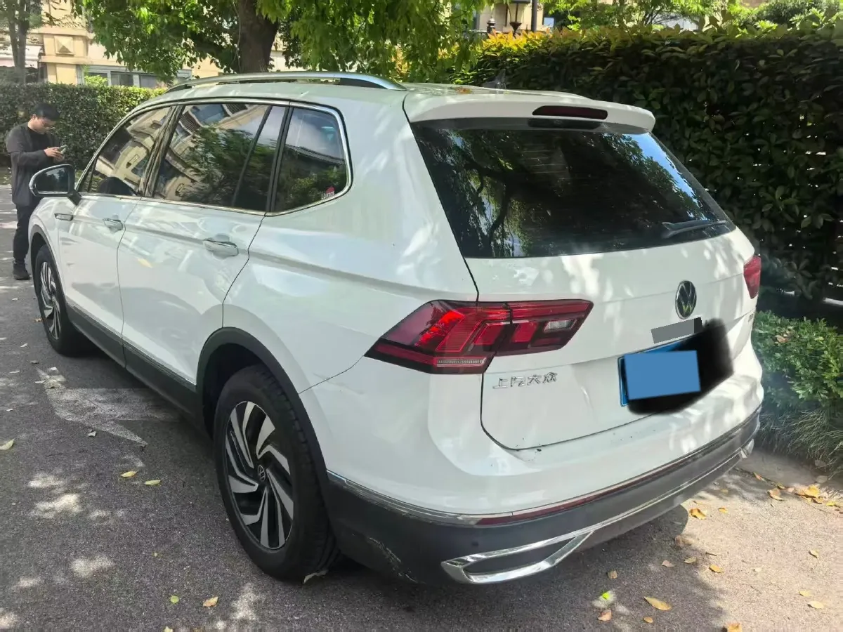 2023 Volkswagen Tiguan L 2.0T 186HP L4 7DCT,autocango,china used car exporter,china ev exporter,chinese used car exporter,chinese used ev exporter