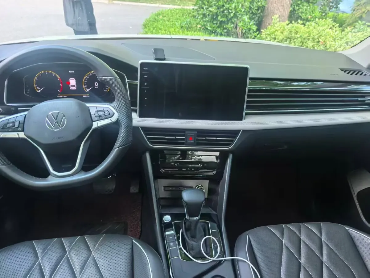 2023 Volkswagen Tiguan L 2.0T 186HP L4 7DCT,autocango,china used car exporter,china ev exporter,chinese used car exporter,chinese used ev exporter