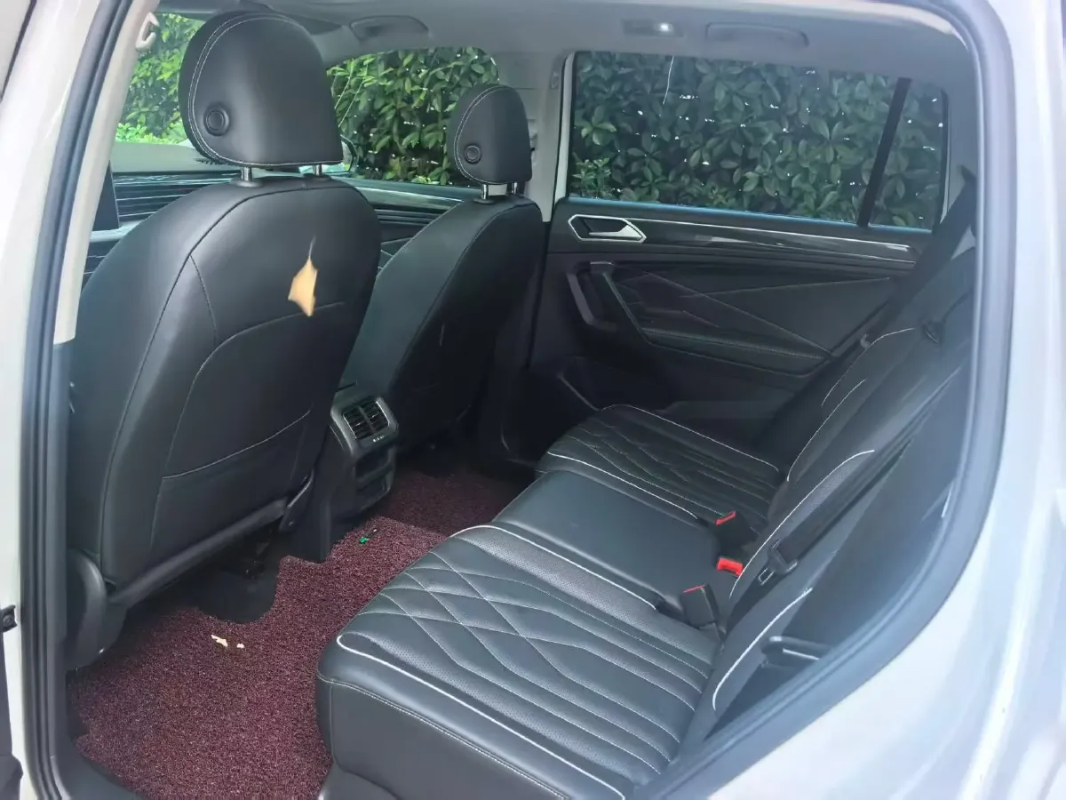 2023 Volkswagen Tiguan L 2.0T 186HP L4 7DCT,autocango,china used car exporter,china ev exporter,chinese used car exporter,chinese used ev exporter