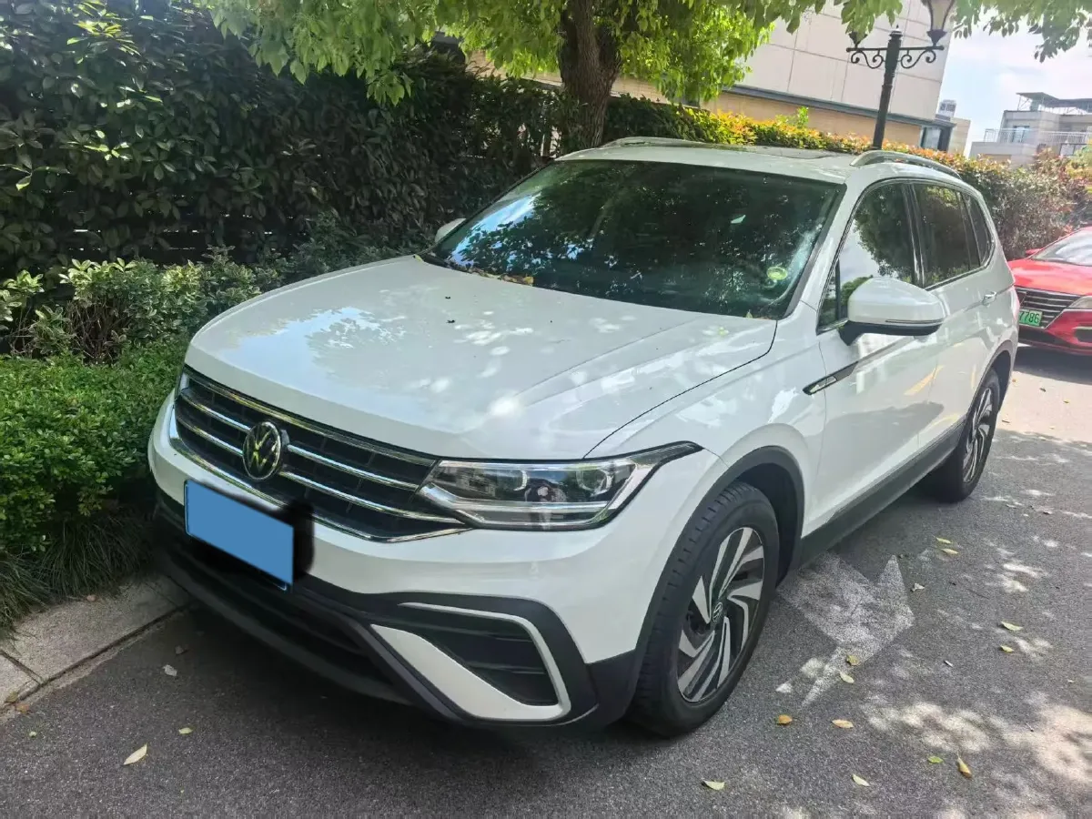 2023 Volkswagen Tiguan L 2.0T 186HP L4 7DCT,autocango,china used car exporter,china ev exporter,chinese used car exporter,chinese used ev exporter