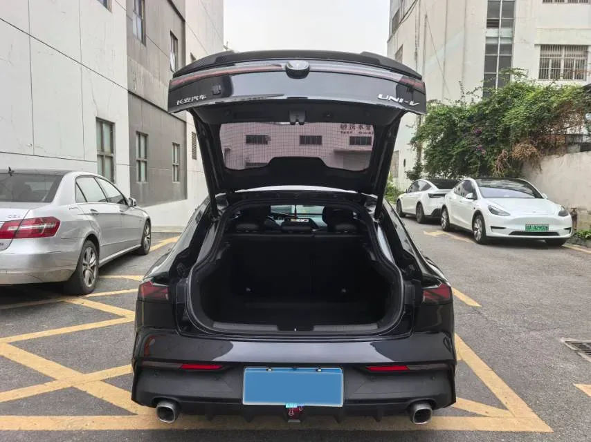 2022 ChangAn UNI-V 1.5T 188HP L4 7DCT,autocango,china used car exporter,china ev exporter,chinese used car exporter,chinese used ev exporter