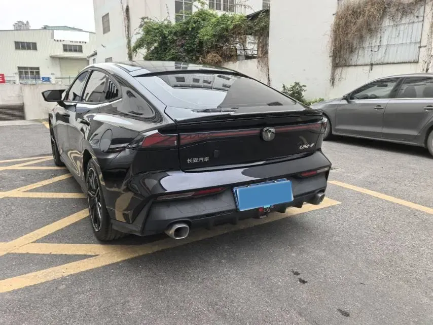 2022 ChangAn UNI-V 1.5T 188HP L4 7DCT,autocango,china used car exporter,china ev exporter,chinese used car exporter,chinese used ev exporter