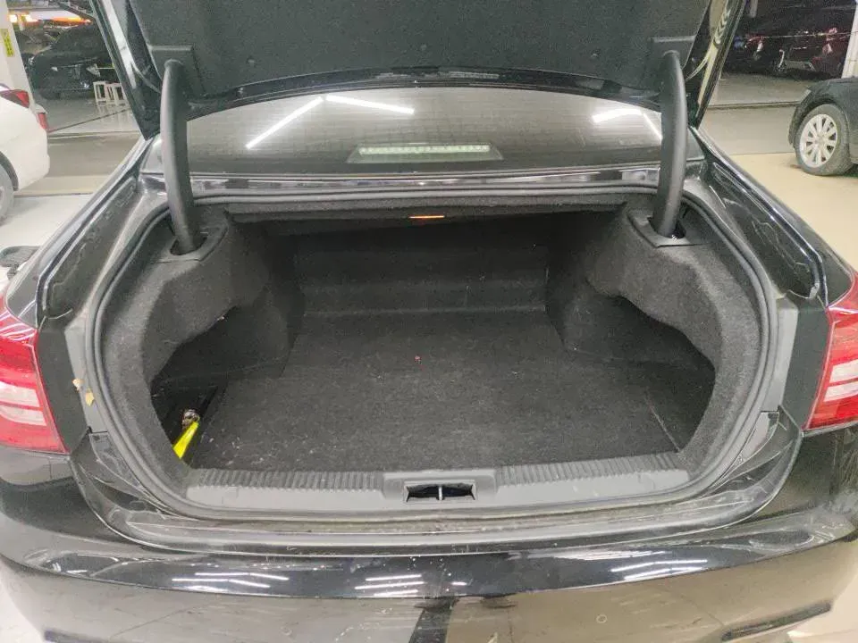 2019 HongQi H7 1.8T 188HP L4 6AT,autocango,china used car exporter,china ev exporter,chinese used car exporter,chinese used ev exporter