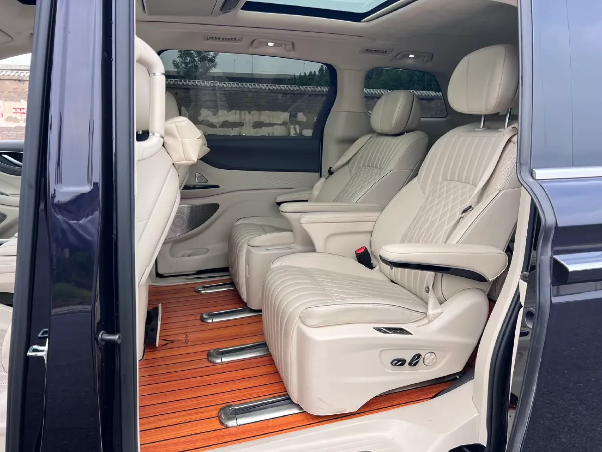 2024 Voyah Dream 1.5T 150HP L4 PHEV 43KWH,autocango,china used car exporter,china ev exporter,chinese used car exporter,chinese used ev exporter