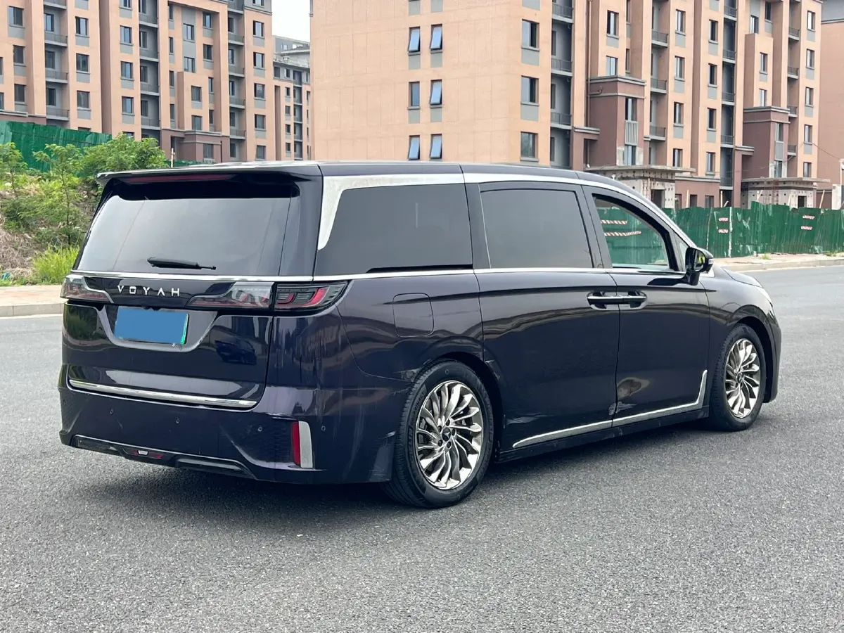 2024 Voyah Dream 1.5T 150HP L4 PHEV 43KWH,autocango,china used car exporter,china ev exporter,chinese used car exporter,chinese used ev exporter