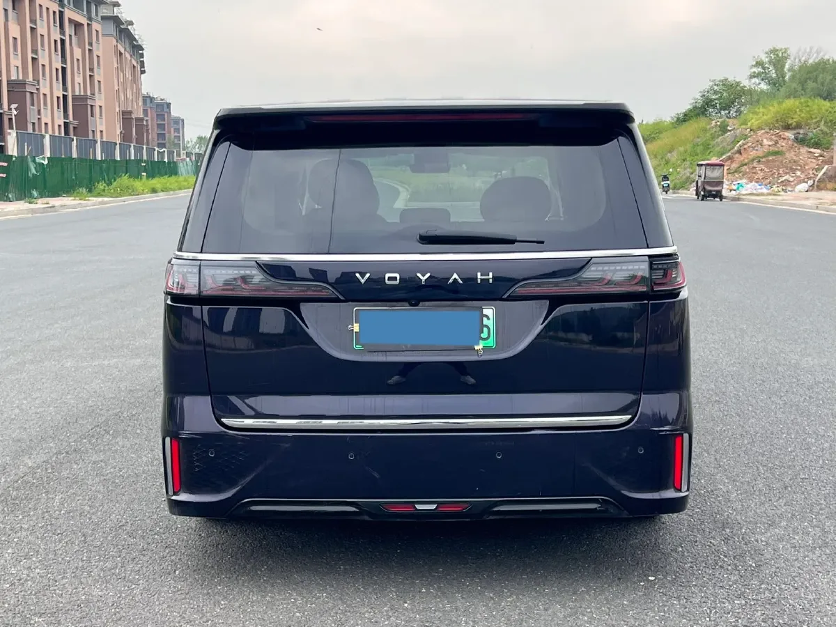 2024 Voyah Dream 1.5T 150HP L4 PHEV 43KWH,autocango,china used car exporter,china ev exporter,chinese used car exporter,chinese used ev exporter