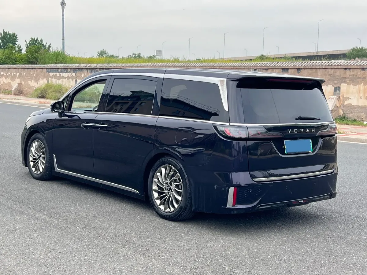 2024 Voyah Dream 1.5T 150HP L4 PHEV 43KWH,autocango,china used car exporter,china ev exporter,chinese used car exporter,chinese used ev exporter