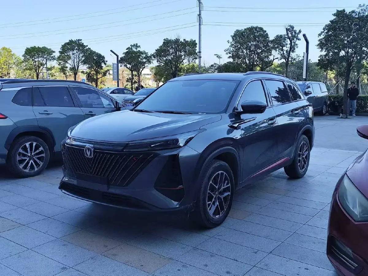 2022 ChangAn CS75 Plus 1.5T 188HP L4 8AT,autocango,china used car exporter,china ev exporter,chinese used car exporter,chinese used ev exporter