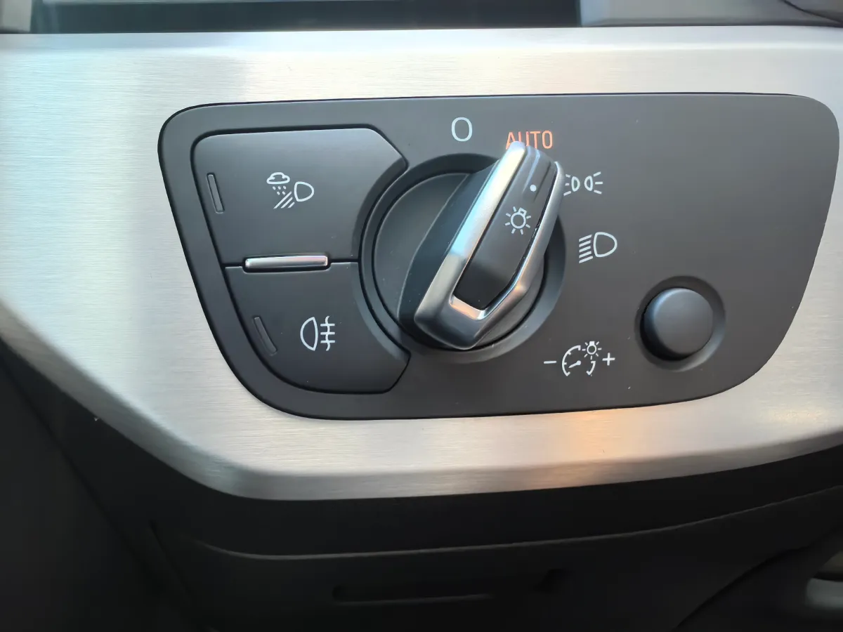 2020 Audi A4L 2.0T 190HP L4 7DCT,autocango,china used car exporter,china ev exporter,chinese used car exporter,chinese used ev exporter