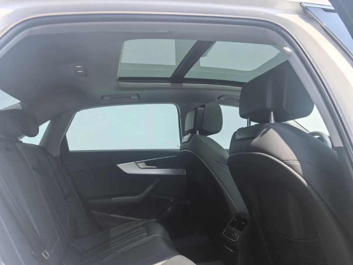 2020 Audi A4L 2.0T 190HP L4 7DCT,autocango,china used car exporter,china ev exporter,chinese used car exporter,chinese used ev exporter