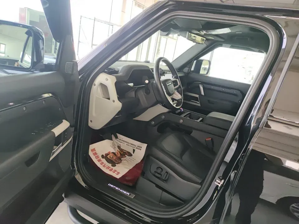 2023 Land Rover Defender 3.0T 400HP L6 8AT,autocango,china used car exporter,china ev exporter,chinese used car exporter,chinese used ev exporter