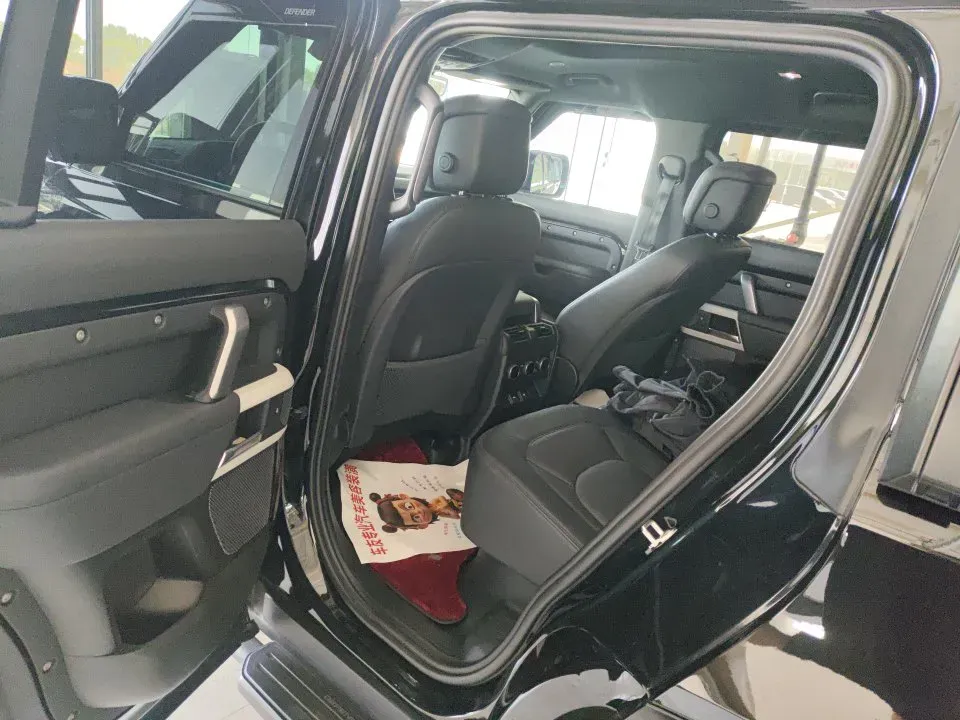 2023 Land Rover Defender 3.0T 400HP L6 8AT,autocango,china used car exporter,china ev exporter,chinese used car exporter,chinese used ev exporter