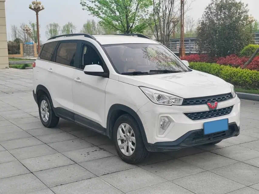 2019 WuLing HongGuang S3 1.5L 99HP L4 6MT,autocango,china used car exporter,china ev exporter,chinese used car exporter,chinese used ev exporter