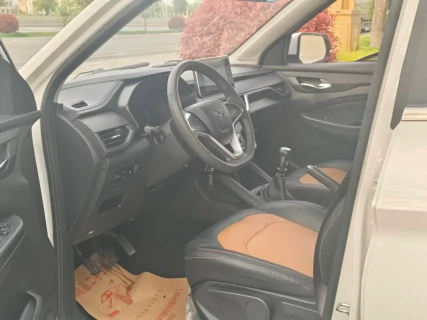 2019 WuLing HongGuang S3 1.5L 99HP L4 6MT,autocango,china used car exporter,china ev exporter,chinese used car exporter,chinese used ev exporter