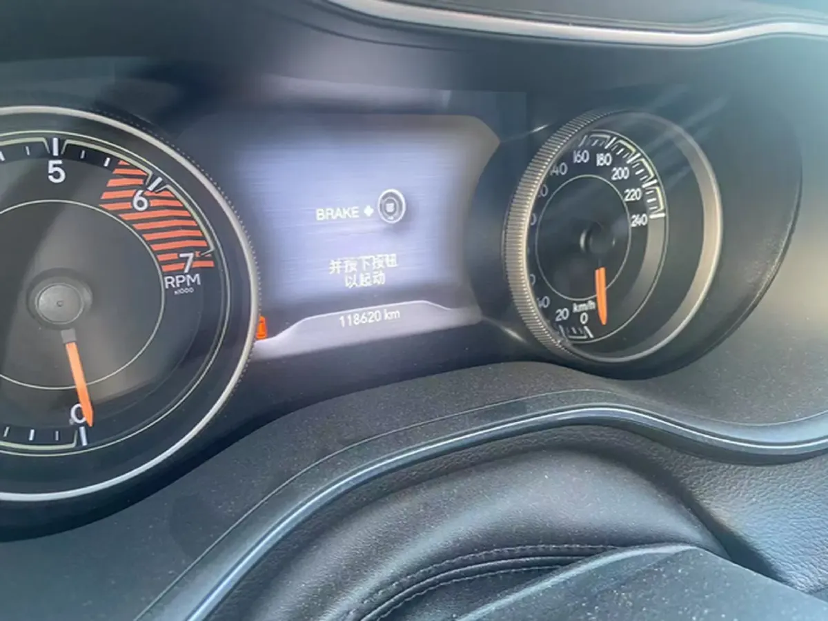 2019 Jeep Cherokee 2.0T 234HP L4 9AT,autocango,china used car exporter,china ev exporter,chinese used car exporter,chinese used ev exporter