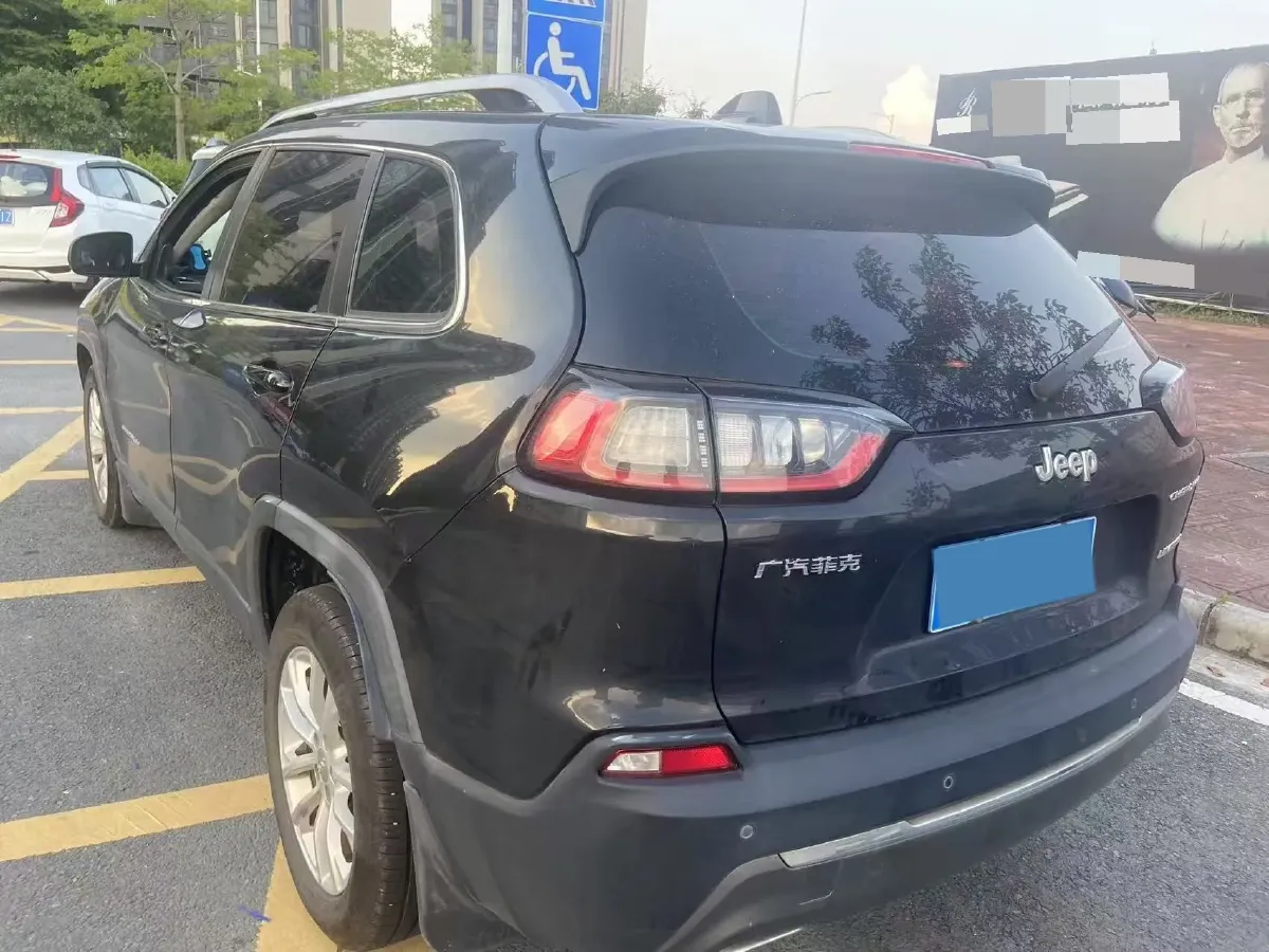 2019 Jeep Cherokee 2.0T 234HP L4 9AT,autocango,china used car exporter,china ev exporter,chinese used car exporter,chinese used ev exporter