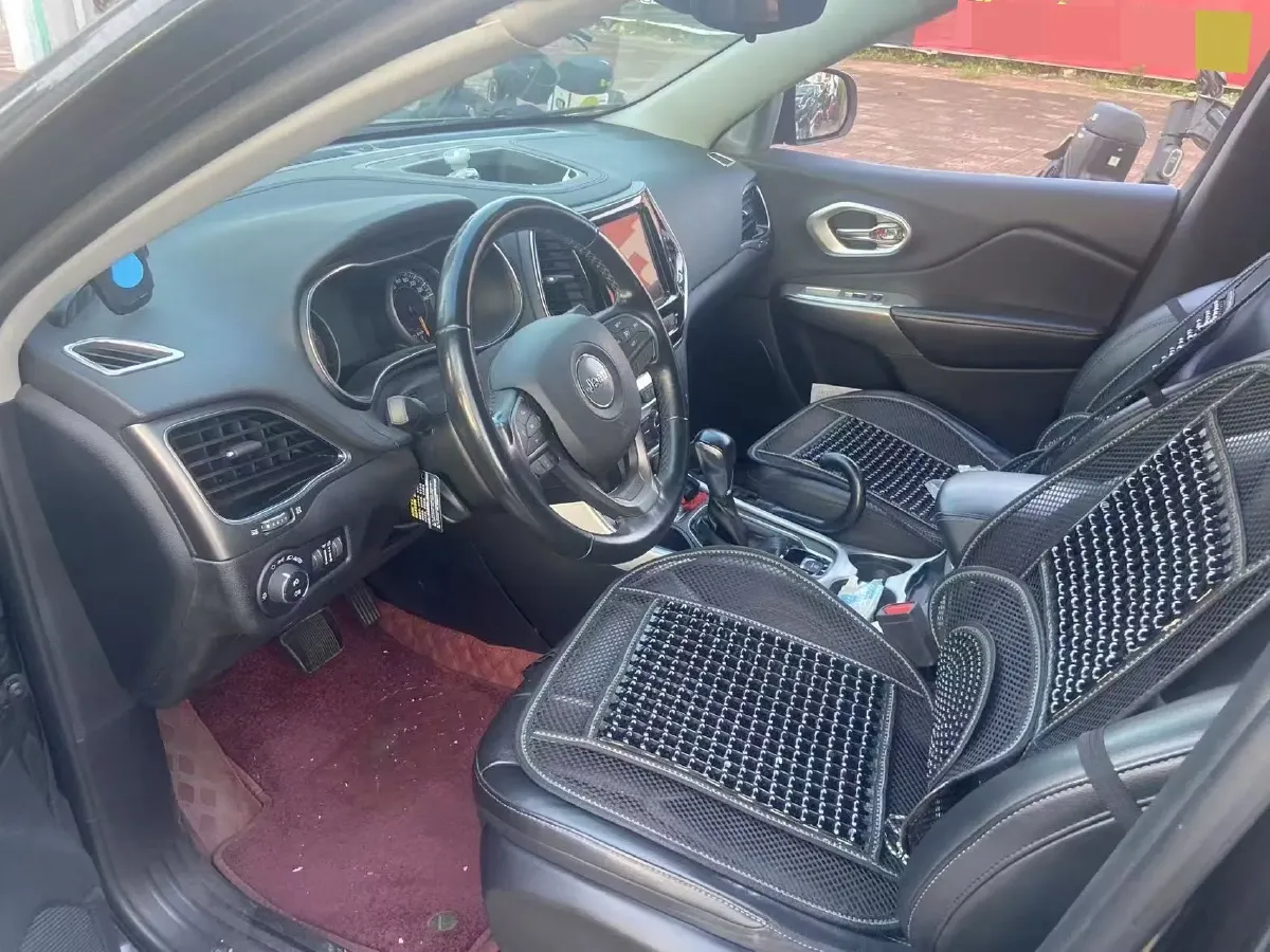 2019 Jeep Cherokee 2.0T 234HP L4 9AT,autocango,china used car exporter,china ev exporter,chinese used car exporter,chinese used ev exporter