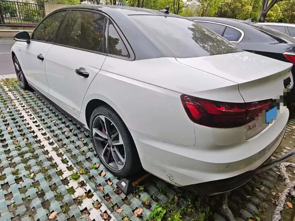 2022 Audi A4L 2.0T 190HP L4 7DCT,autocango,china used car exporter,china ev exporter,chinese used car exporter,chinese used ev exporter