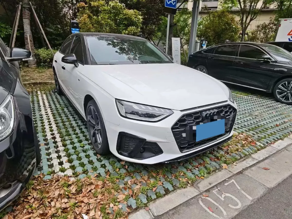2022 Audi A4L 2.0T 190HP L4 7DCT,autocango,china used car exporter,china ev exporter,chinese used car exporter,chinese used ev exporter