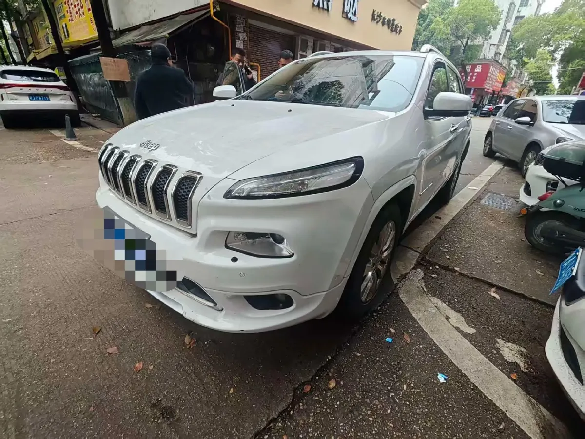 2017 Jeep Cherokee 2.4L 175HP L4 9AT,autocango,china used car exporter,china ev exporter,chinese used car exporter,chinese used ev exporter