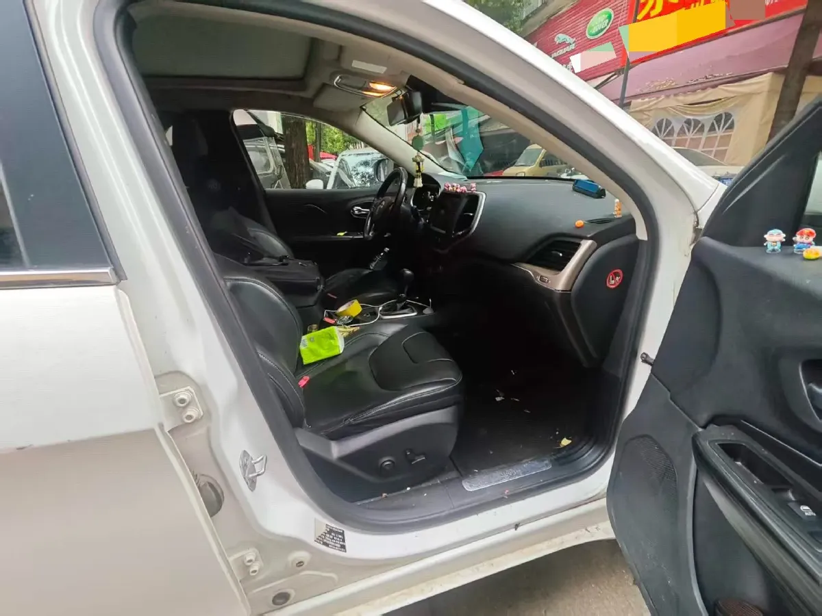 2017 Jeep Cherokee 2.4L 175HP L4 9AT,autocango,china used car exporter,china ev exporter,chinese used car exporter,chinese used ev exporter