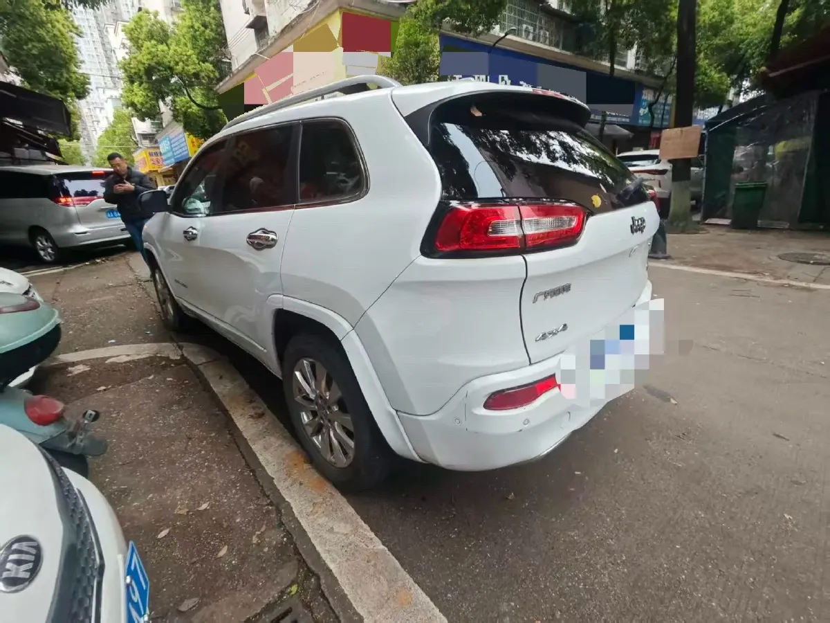 2017 Jeep Cherokee 2.4L 175HP L4 9AT,autocango,china used car exporter,china ev exporter,chinese used car exporter,chinese used ev exporter