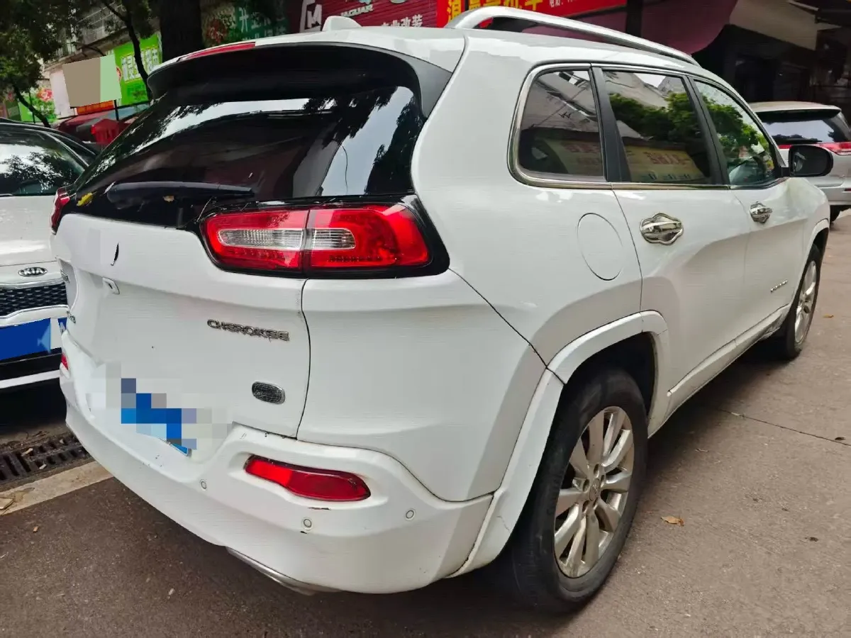 2017 Jeep Cherokee 2.4L 175HP L4 9AT,autocango,china used car exporter,china ev exporter,chinese used car exporter,chinese used ev exporter