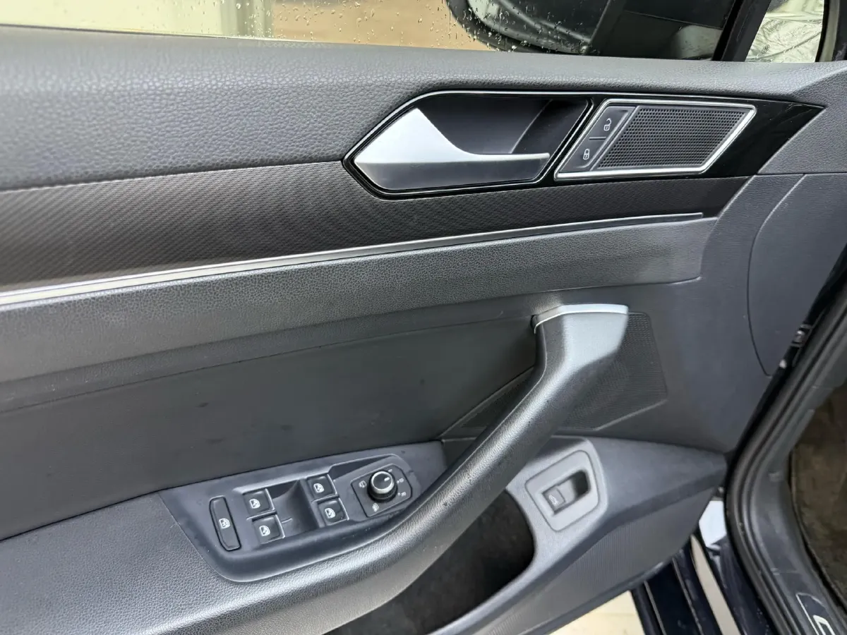 2020 Volkswagen Magotan 2.0T 186HP L4 7DCT,autocango,china used car exporter,china ev exporter,chinese used car exporter,chinese used ev exporter