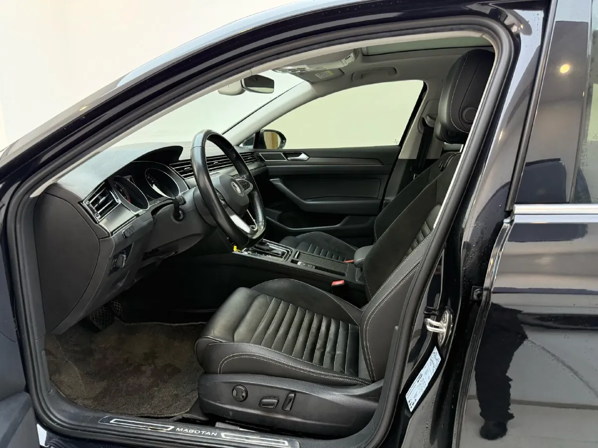 2020 Volkswagen Magotan 2.0T 186HP L4 7DCT,autocango,china used car exporter,china ev exporter,chinese used car exporter,chinese used ev exporter