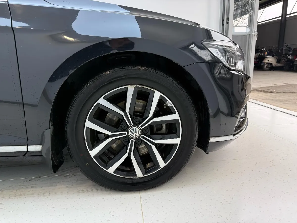 2020 Volkswagen Magotan 2.0T 186HP L4 7DCT,autocango,china used car exporter,china ev exporter,chinese used car exporter,chinese used ev exporter