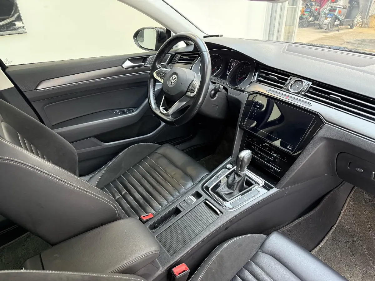 2020 Volkswagen Magotan 2.0T 186HP L4 7DCT,autocango,china used car exporter,china ev exporter,chinese used car exporter,chinese used ev exporter