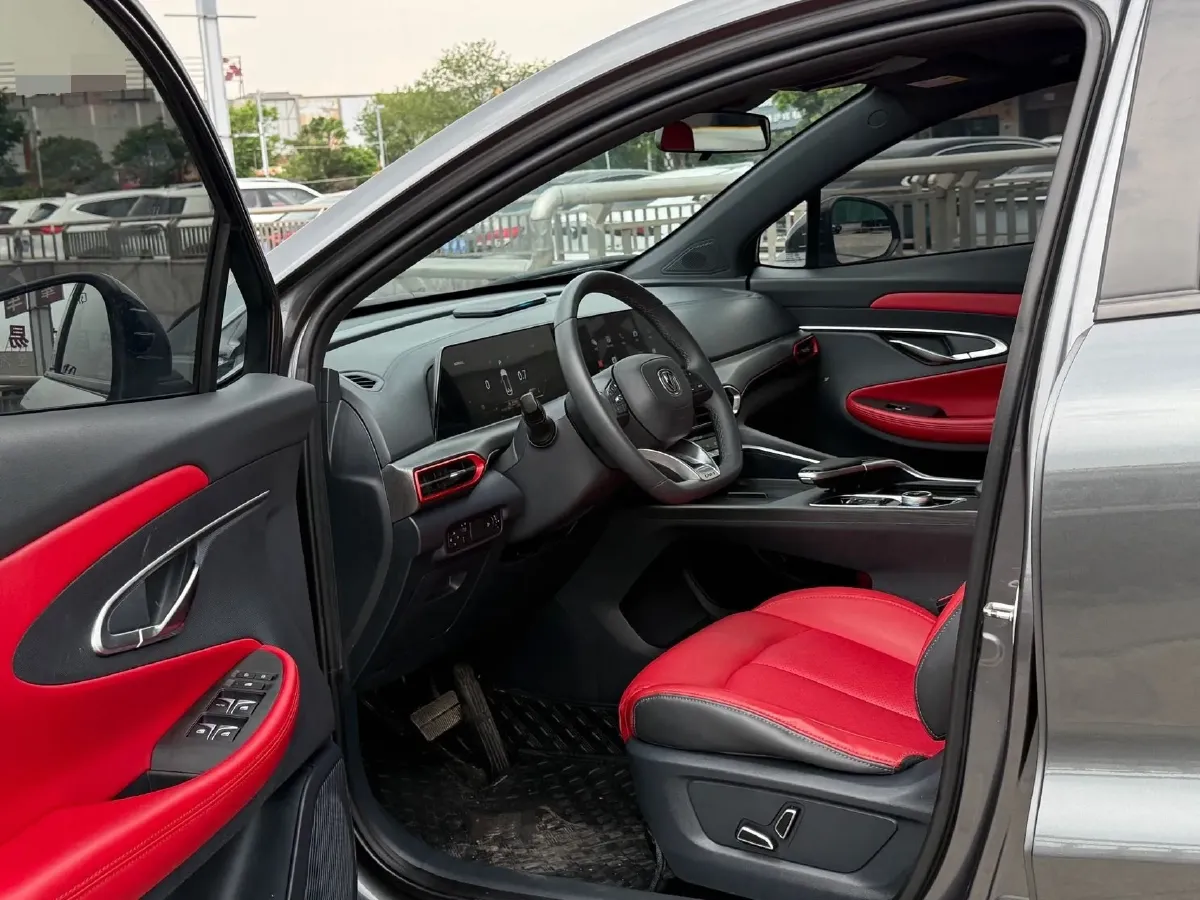 2021 ChangAn UNI-T 1.5T 180HP L4 7DCT,autocango,china used car exporter,china ev exporter,chinese used car exporter,chinese used ev exporter