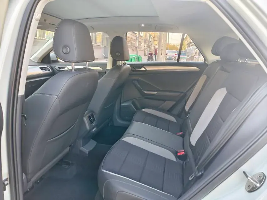 2020 Volkswagen T-Roc 1.4T 131HP L4 7DCT,autocango,china used car exporter,china ev exporter,chinese used car exporter,chinese used ev exporter