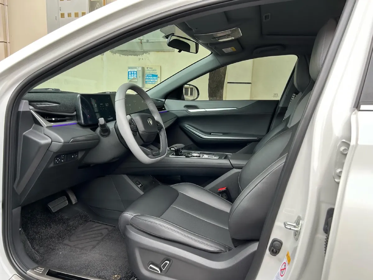 2023 ChangAn Raeton Plus 1.5T 188HP L4 7DCT,autocango,china used car exporter,china ev exporter,chinese used car exporter,chinese used ev exporter