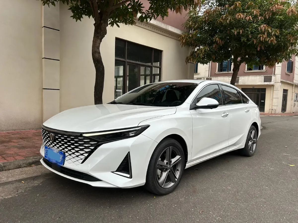 2023 ChangAn Raeton Plus 1.5T 188HP L4 7DCT,autocango,china used car exporter,china ev exporter,chinese used car exporter,chinese used ev exporter