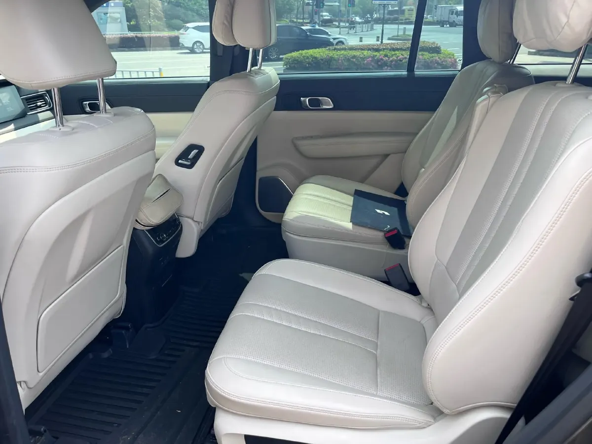 2020 Li ONE Range Extended 131HP REEV 40.5KWH,autocango,china used car exporter,china ev exporter,chinese used car exporter,chinese used ev exporter