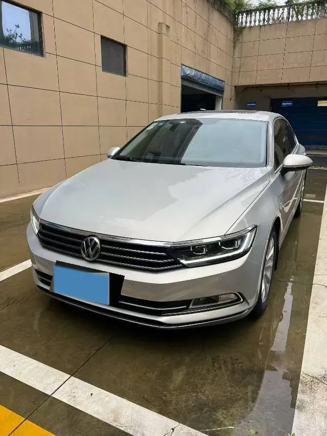 2018 Volkswagen Magotan 1.8T 180HP L4 7DCT,autocango,china used car exporter,china ev exporter,chinese used car exporter,chinese used ev exporter