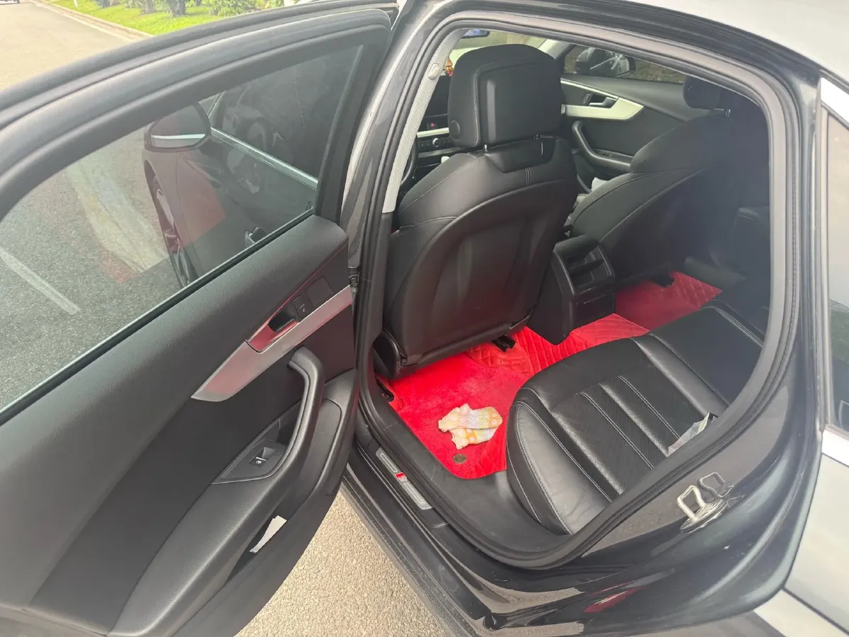 2020 Audi A4L 2.0T 190HP L4 7DCT,autocango,china used car exporter,china ev exporter,chinese used car exporter,chinese used ev exporter