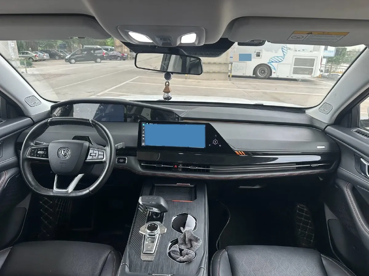 2021 ChangAn UNI-K 2.0T 233HP L4 8AT,autocango,china used car exporter,china ev exporter,chinese used car exporter,chinese used ev exporter