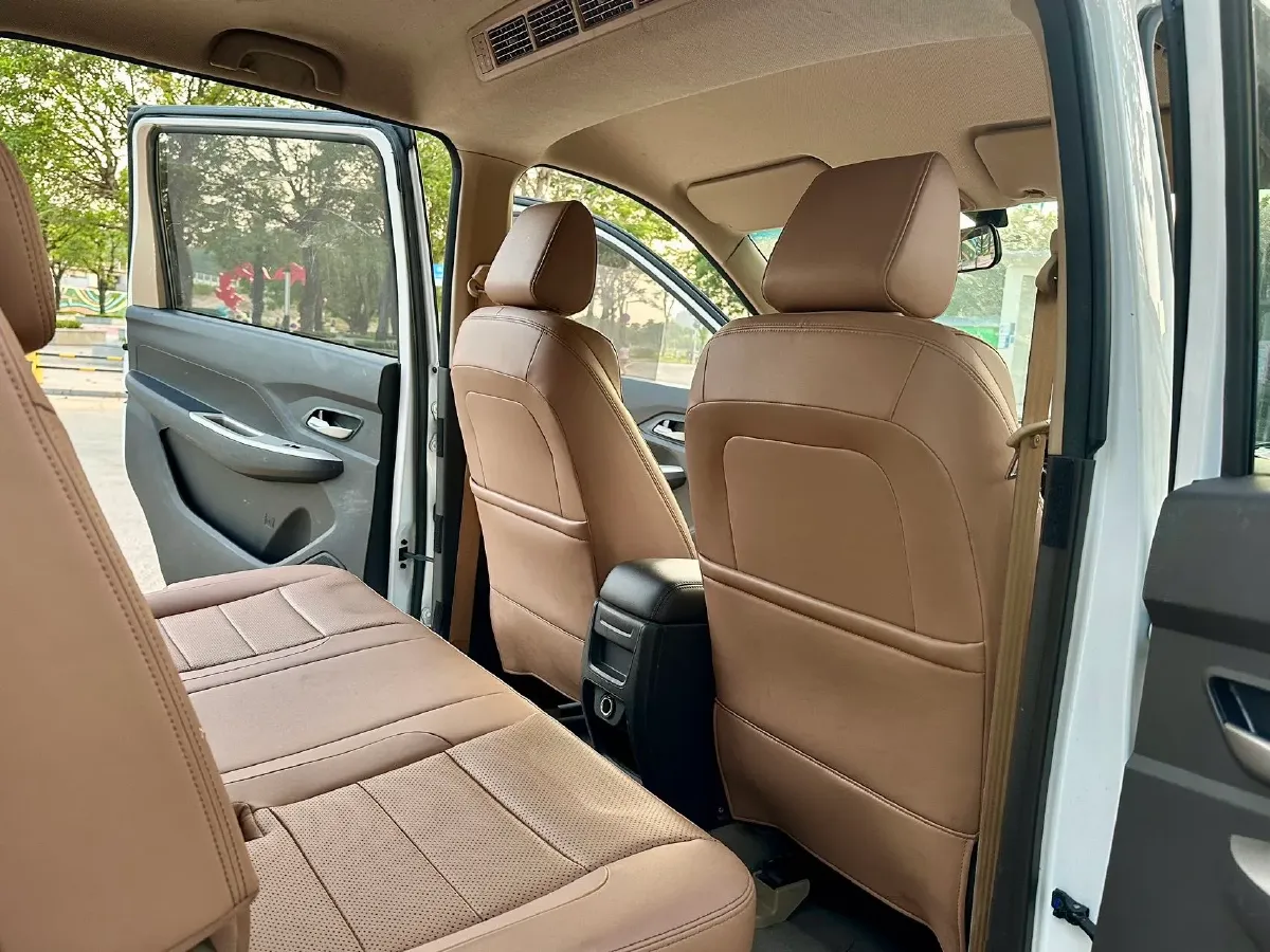 2021 Yema SiPaiKa 1.5L 109HP L4 5MT,autocango,china used car exporter,china ev exporter,chinese used car exporter,chinese used ev exporter