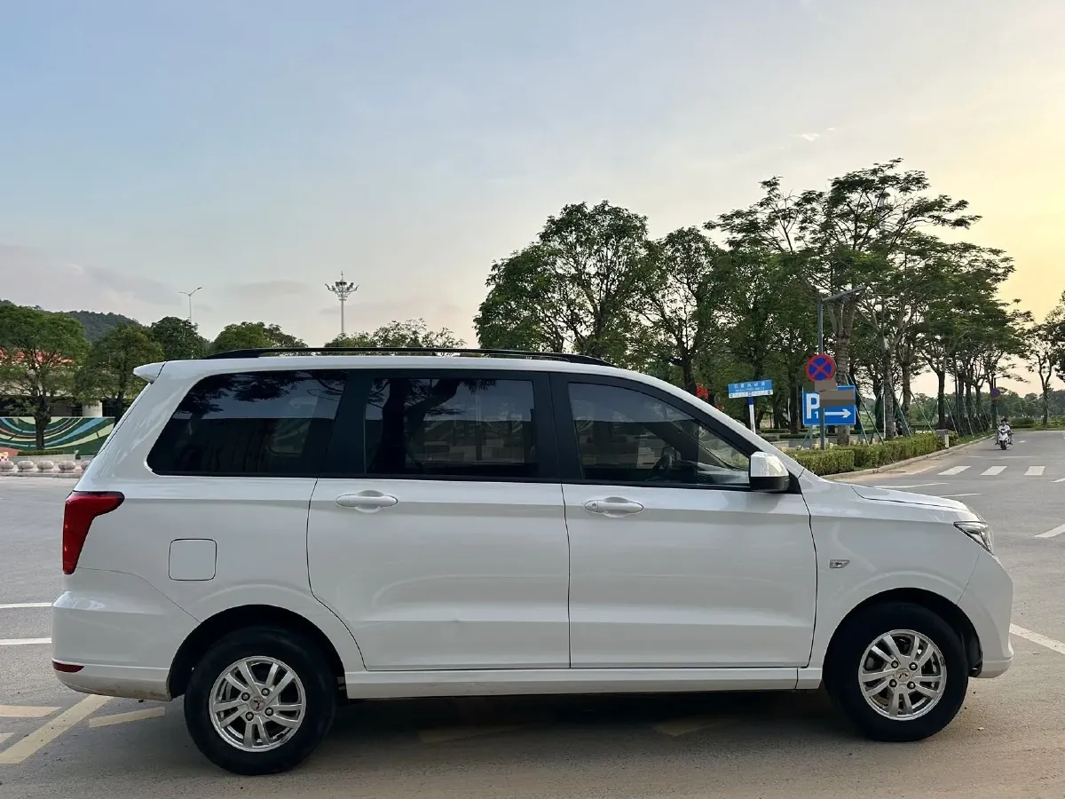 2021 Yema SiPaiKa 1.5L 109HP L4 5MT,autocango,china used car exporter,china ev exporter,chinese used car exporter,chinese used ev exporter