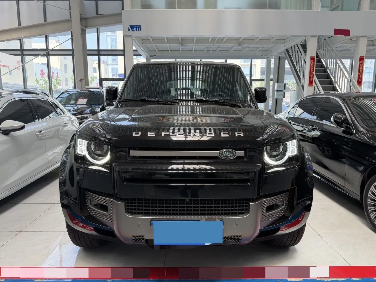 2025 Land Rover Defender 3.0T 400HP L6 8AT,autocango,china used car exporter,china ev exporter,chinese used car exporter,chinese used ev exporter