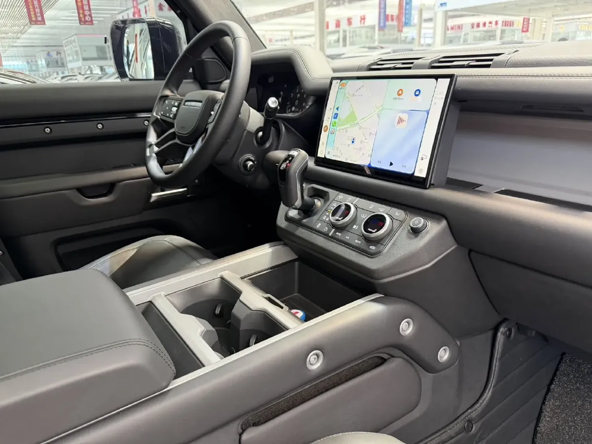 2025 Land Rover Defender 3.0T 400HP L6 8AT,autocango,china used car exporter,china ev exporter,chinese used car exporter,chinese used ev exporter